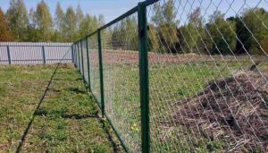 Забор из сетки рабица с установкой в Находке под ключ